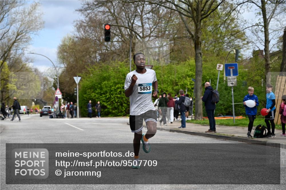 12.04.2026 - 45. Internationalen Wilhelmsburger Insellauf J. Mangold http://msf.ph/oto/9507709 12.04.2026 12:48:06 Ziel 5607, 5364, 5853, 3159, 4677, 4240, 4893 meine-sportfotos.de
