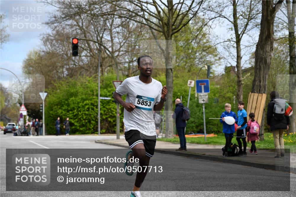 12.04.2026 - 45. Internationalen Wilhelmsburger Insellauf J. Mangold http://msf.ph/oto/9507713 12.04.2026 12:48:06 Ziel 5607, 5364, 5853, 3159, 4677, 4240, 4893 meine-sportfotos.de
