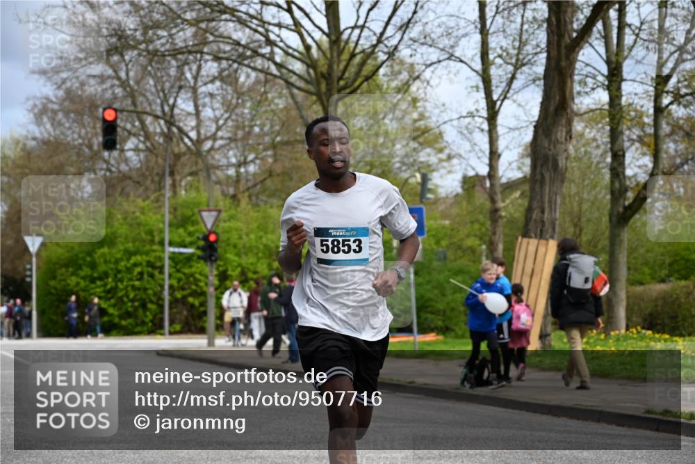12.04.2026 - 45. Internationalen Wilhelmsburger Insellauf J. Mangold http://msf.ph/oto/9507716 12.04.2026 12:48:07 Ziel 5364, 5853, 3159, 4677, 4677, 4240, 4893 meine-sportfotos.de