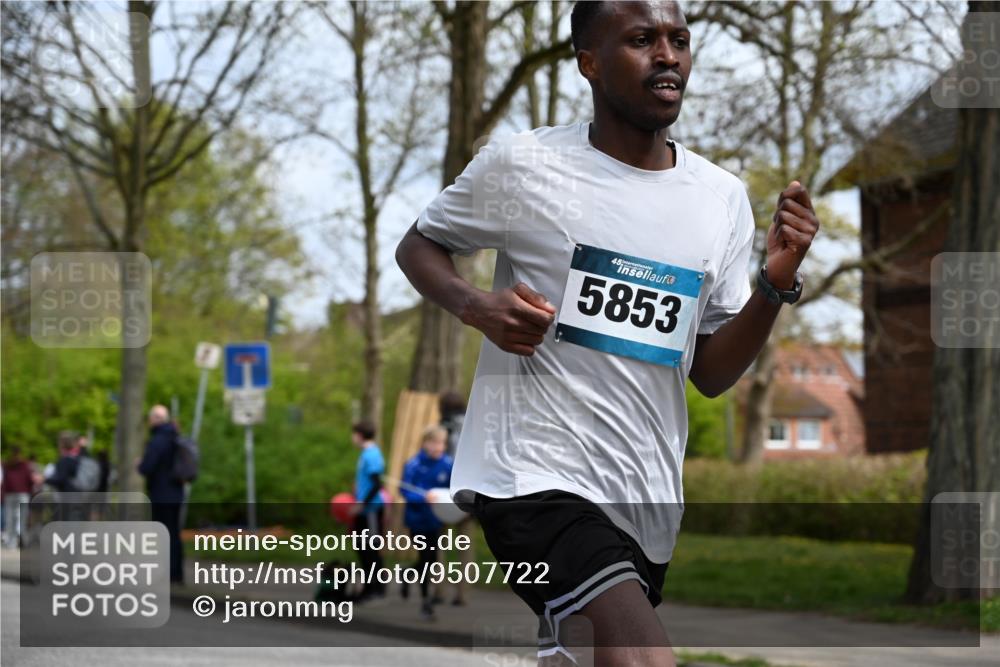 12.04.2026 - 45. Internationalen Wilhelmsburger Insellauf J. Mangold http://msf.ph/oto/9507722 12.04.2026 12:48:07 Ziel 5364, 5853, 3159, 4677, 4677, 4240, 4893 meine-sportfotos.de
