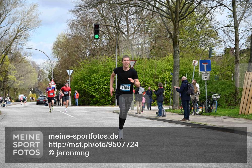 12.04.2026 - 45. Internationalen Wilhelmsburger Insellauf J. Mangold http://msf.ph/oto/9507724 12.04.2026 12:48:28 Ziel 3159, 4677, 4240, 4893, 4893, 3947, 5648, 4876 meine-sportfotos.de