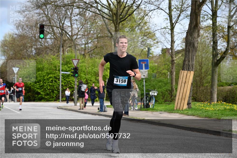 12.04.2026 - 45. Internationalen Wilhelmsburger Insellauf J. Mangold http://msf.ph/oto/9507732 12.04.2026 12:48:28 Ziel 3159, 4677, 4240, 4893, 4893, 3947, 5648, 4876 meine-sportfotos.de
