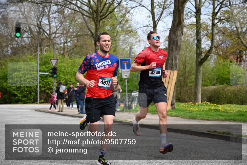 12.04.2026 - 45. Internationalen Wilhelmsburger Insellauf J. Mangold http://msf.ph/oto/9507759 12.04.2026 12:48:33 Ziel 3159, 4677, 4240, 4893, 3947, 3947, 5648, 4876, 2378, 5625 meine-sportfotos.de