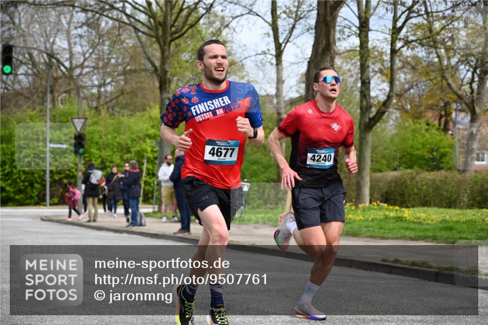 12.04.2026 - 45. Internationalen Wilhelmsburger Insellauf J. Mangold http://msf.ph/oto/9507761 12.04.2026 12:48:33 Ziel 3159, 4677, 4240, 4893, 3947, 3947, 5648, 4876, 2378, 5625 meine-sportfotos.de