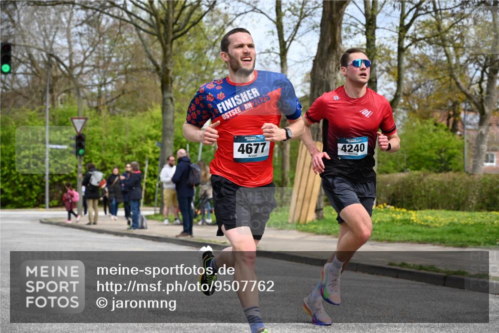 12.04.2026 - 45. Internationalen Wilhelmsburger Insellauf J. Mangold http://msf.ph/oto/9507762 12.04.2026 12:48:33 Ziel 3159, 4677, 4240, 4893, 3947, 3947, 5648, 4876, 2378, 5625 meine-sportfotos.de