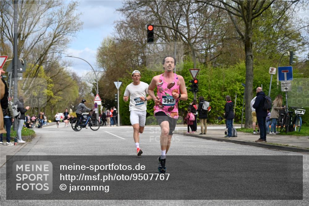 12.04.2026 - 45. Internationalen Wilhelmsburger Insellauf J. Mangold http://msf.ph/oto/9507767 12.04.2026 12:48:48 Ziel 4893, 3947, 5648, 4876, 2378, 5625, 5711, 5566, 3816 meine-sportfotos.de