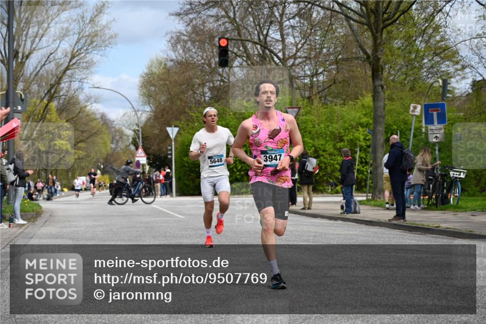 12.04.2026 - 45. Internationalen Wilhelmsburger Insellauf J. Mangold http://msf.ph/oto/9507769 12.04.2026 12:48:48 Ziel 4893, 3947, 5648, 4876, 2378, 5625, 5711, 5566, 3816 meine-sportfotos.de