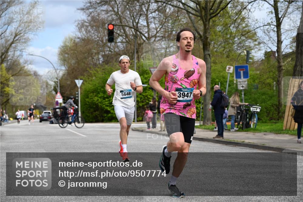 12.04.2026 - 45. Internationalen Wilhelmsburger Insellauf J. Mangold http://msf.ph/oto/9507774 12.04.2026 12:48:49 Ziel 4893, 3947, 5648, 4876, 2378, 5625, 5711, 5566, 3816 meine-sportfotos.de