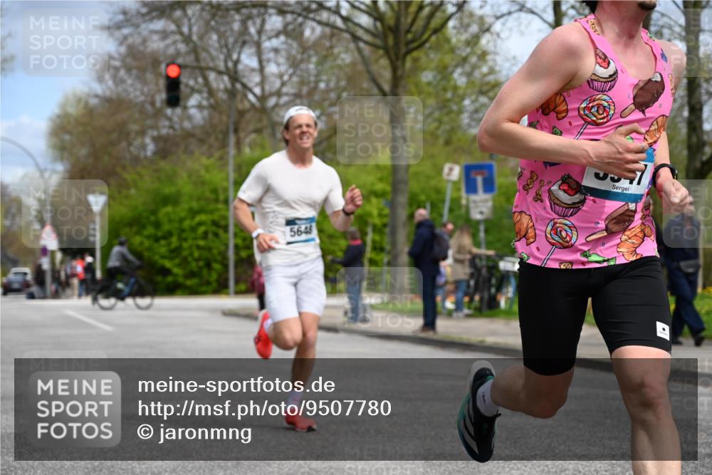 12.04.2026 - 45. Internationalen Wilhelmsburger Insellauf J. Mangold http://msf.ph/oto/9507780 12.04.2026 12:48:49 Ziel 4893, 3947, 5648, 4876, 2378, 5625, 5711, 5566, 3816 meine-sportfotos.de