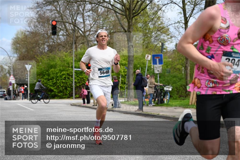 12.04.2026 - 45. Internationalen Wilhelmsburger Insellauf J. Mangold http://msf.ph/oto/9507781 12.04.2026 12:48:49 Ziel 4893, 3947, 5648, 4876, 2378, 5625, 5711, 5566, 3816 meine-sportfotos.de