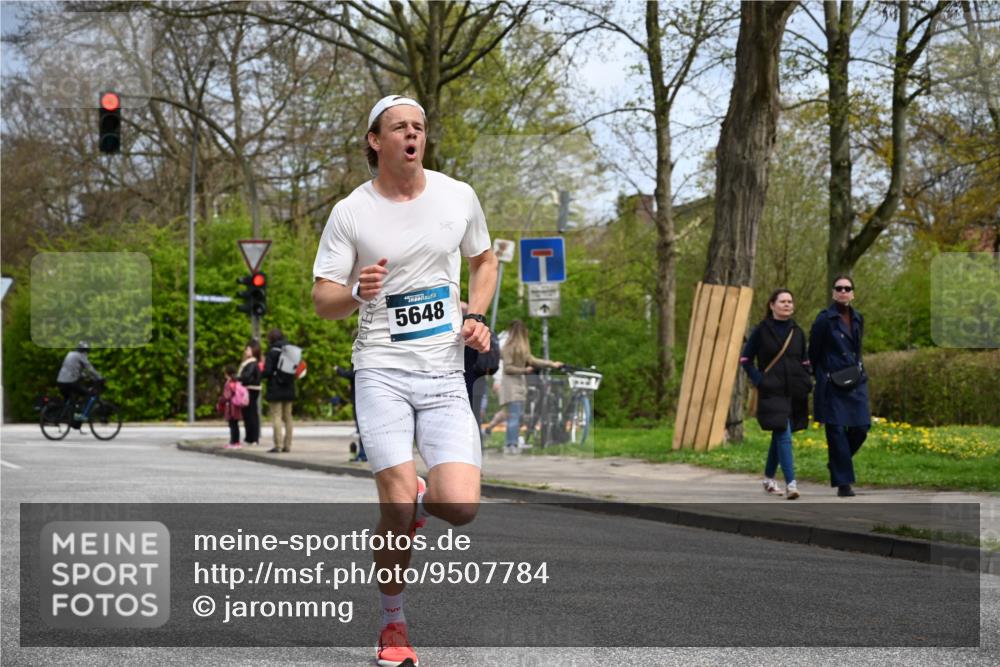 12.04.2026 - 45. Internationalen Wilhelmsburger Insellauf J. Mangold http://msf.ph/oto/9507784 12.04.2026 12:48:49 Ziel 4893, 3947, 5648, 4876, 2378, 5625, 5711, 5566, 3816 meine-sportfotos.de