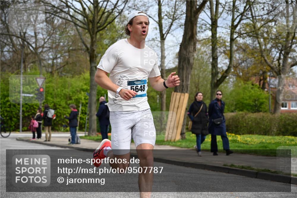 12.04.2026 - 45. Internationalen Wilhelmsburger Insellauf J. Mangold http://msf.ph/oto/9507787 12.04.2026 12:48:50 Ziel 4893, 3947, 5648, 4876, 4876, 2378, 5625, 5711, 5566, 3816 meine-sportfotos.de