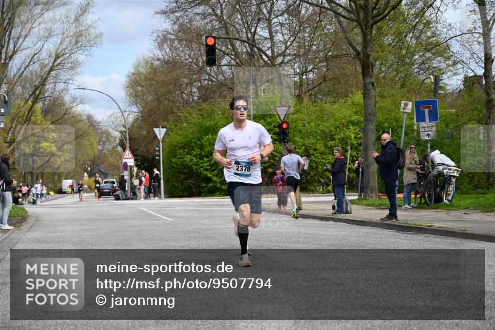 12.04.2026 - 45. Internationalen Wilhelmsburger Insellauf J. Mangold http://msf.ph/oto/9507794 12.04.2026 12:49:02 Ziel 4876, 2378, 5625, 5711, 5566, 3816, 5335, 3612, 2403, 5793 meine-sportfotos.de