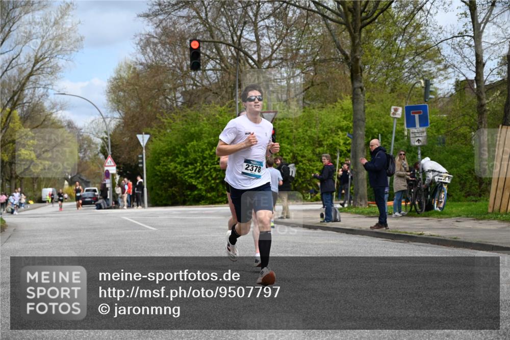 12.04.2026 - 45. Internationalen Wilhelmsburger Insellauf J. Mangold http://msf.ph/oto/9507797 12.04.2026 12:49:03 Ziel 4876, 2378, 5625, 5711, 5566, 3816, 5335, 5335, 3612, 2403, 5793 meine-sportfotos.de