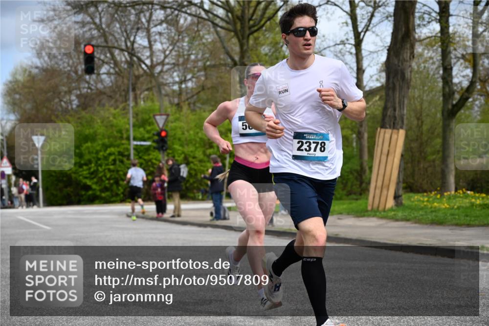 12.04.2026 - 45. Internationalen Wilhelmsburger Insellauf J. Mangold http://msf.ph/oto/9507809 12.04.2026 12:49:04 Ziel 4876, 2378, 5625, 5711, 5711, 5566, 3816, 5335, 3612, 2403, 3612, 2403, 5793 meine-sportfotos.de