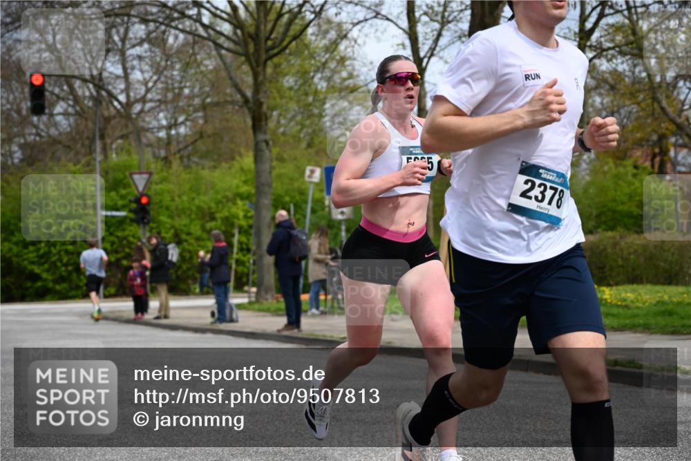 12.04.2026 - 45. Internationalen Wilhelmsburger Insellauf J. Mangold http://msf.ph/oto/9507813 12.04.2026 12:49:04 Ziel 4876, 2378, 5625, 5711, 5711, 5566, 3816, 5335, 3612, 2403, 3612, 2403, 5793 meine-sportfotos.de