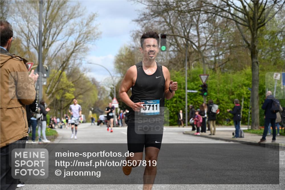 12.04.2026 - 45. Internationalen Wilhelmsburger Insellauf J. Mangold http://msf.ph/oto/9507819 12.04.2026 12:49:15 Ziel 4876, 2378, 5625, 5711, 5566, 3816, 5335, 5335, 3612, 2403, 5793 meine-sportfotos.de