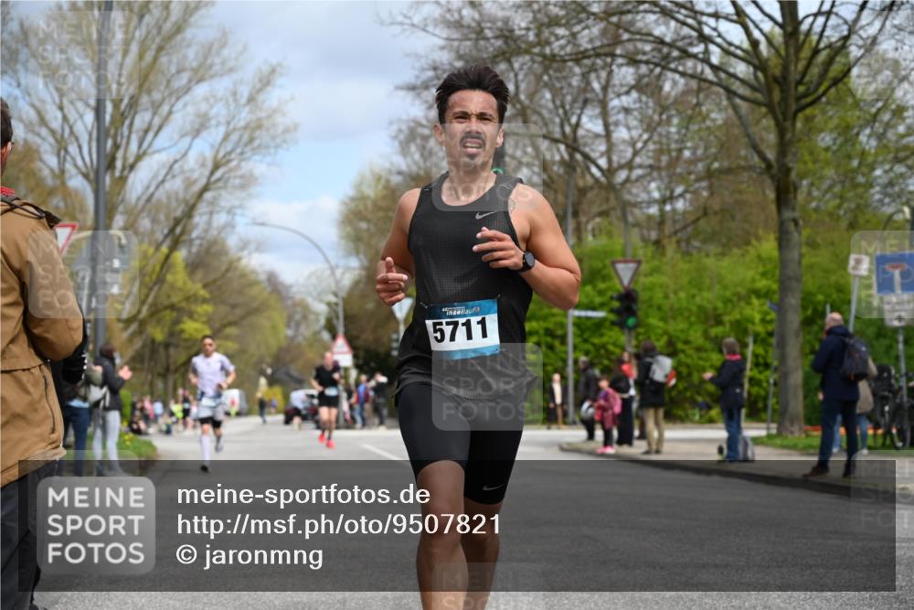 12.04.2026 - 45. Internationalen Wilhelmsburger Insellauf J. Mangold http://msf.ph/oto/9507821 12.04.2026 12:49:15 Ziel 4876, 2378, 5625, 5711, 5566, 3816, 5335, 5335, 3612, 2403, 5793 meine-sportfotos.de