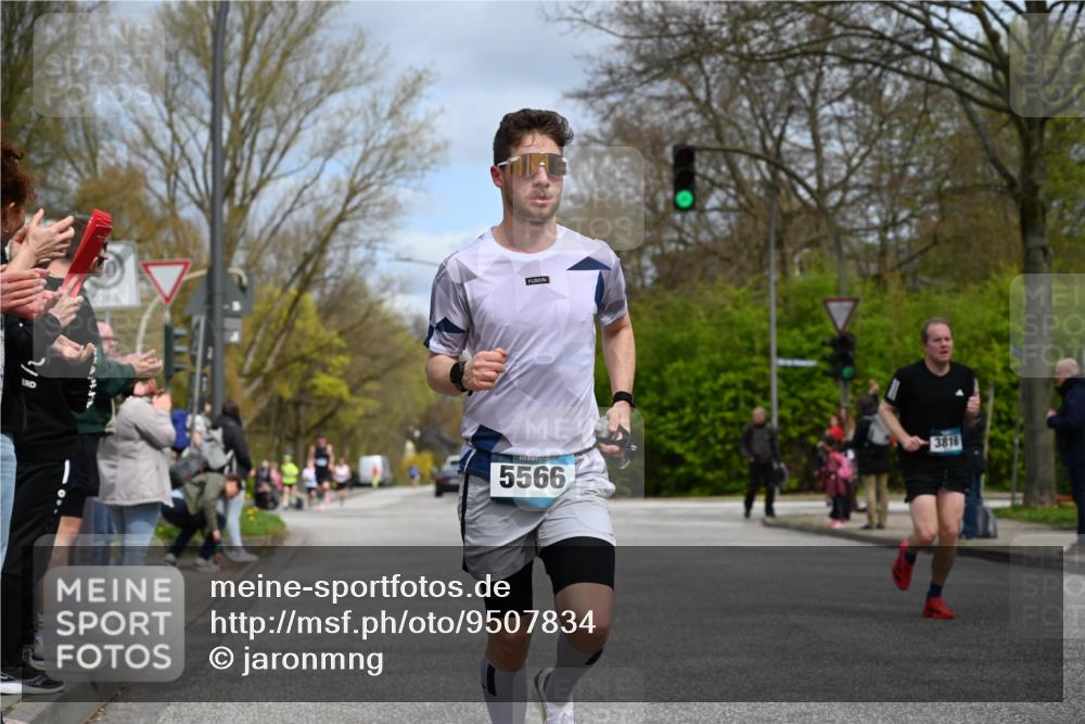 12.04.2026 - 45. Internationalen Wilhelmsburger Insellauf J. Mangold http://msf.ph/oto/9507834 12.04.2026 12:49:20 Ziel 5711, 5566, 3816, 5335, 3612, 2403, 5793, 5793, 5527, 4505, 5146 meine-sportfotos.de