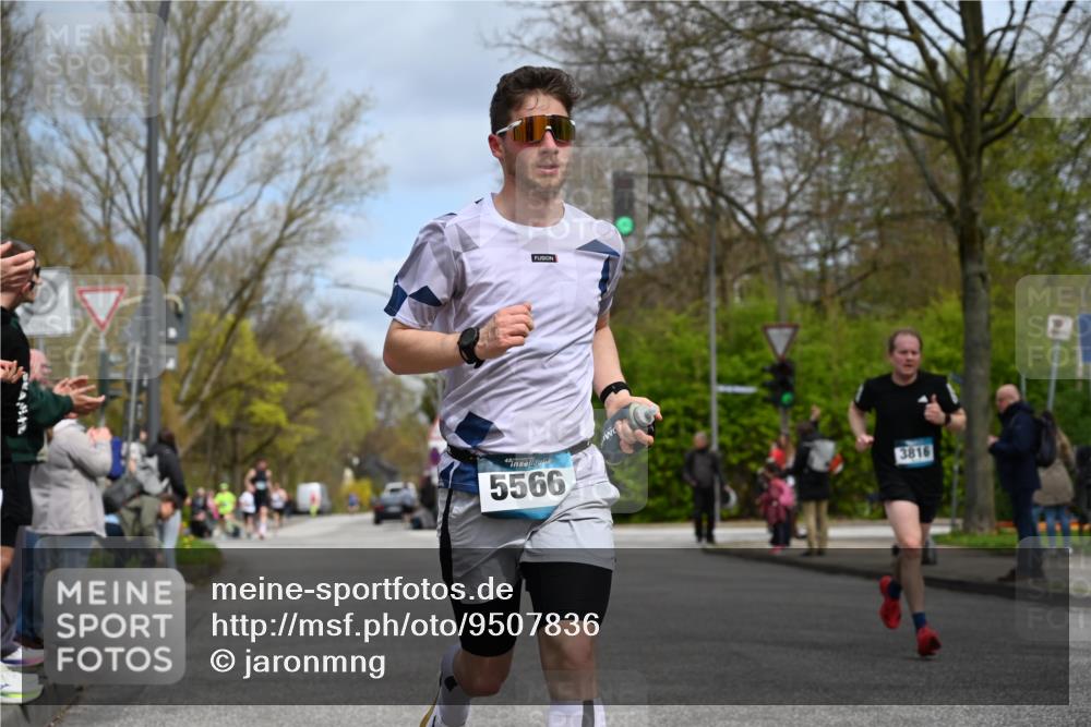 12.04.2026 - 45. Internationalen Wilhelmsburger Insellauf J. Mangold http://msf.ph/oto/9507836 12.04.2026 12:49:20 Ziel 5711, 5566, 3816, 5335, 3612, 2403, 5793, 5793, 5527, 4505, 5146 meine-sportfotos.de