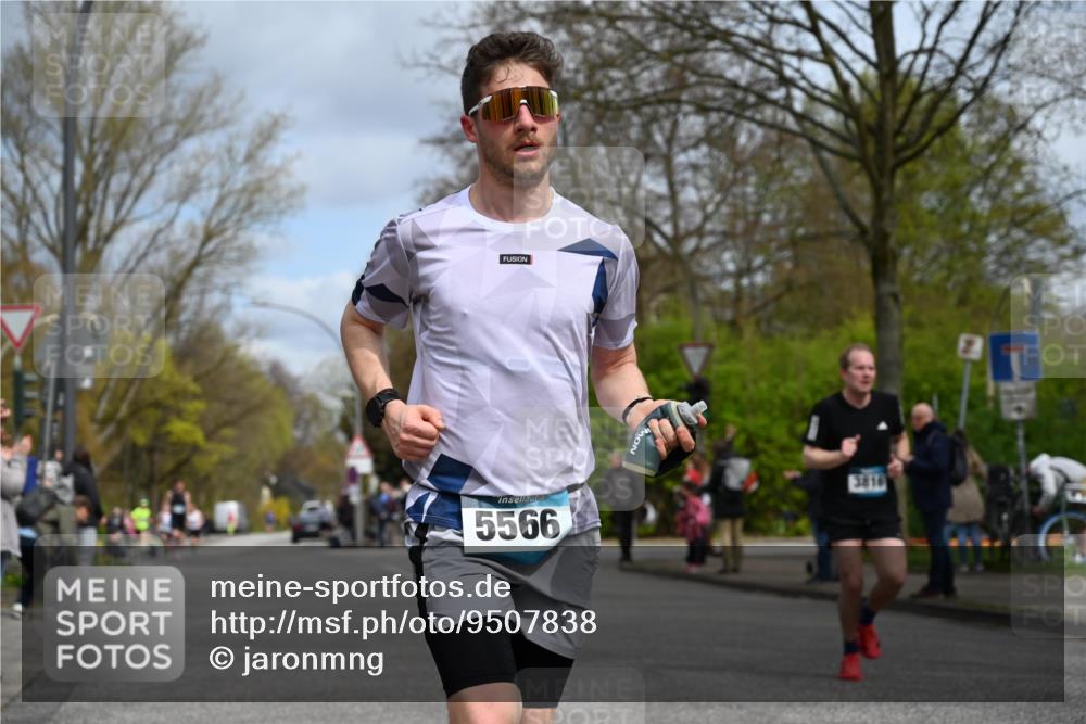 12.04.2026 - 45. Internationalen Wilhelmsburger Insellauf J. Mangold http://msf.ph/oto/9507838 12.04.2026 12:49:20 Ziel 5711, 5566, 3816, 5335, 3612, 2403, 5793, 5793, 5527, 4505, 5146 meine-sportfotos.de