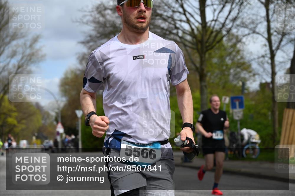 12.04.2026 - 45. Internationalen Wilhelmsburger Insellauf J. Mangold http://msf.ph/oto/9507841 12.04.2026 12:49:20 Ziel 5711, 5566, 3816, 5335, 3612, 2403, 5793, 5793, 5527, 4505, 5146 meine-sportfotos.de