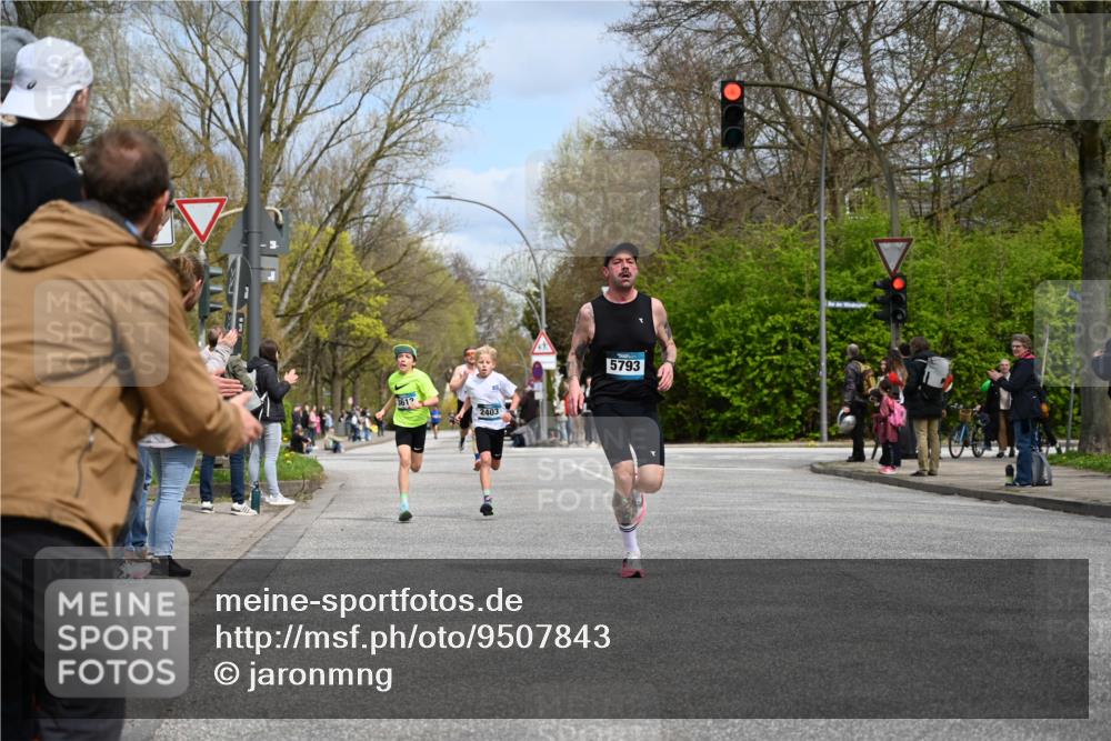 12.04.2026 - 45. Internationalen Wilhelmsburger Insellauf J. Mangold http://msf.ph/oto/9507843 12.04.2026 12:49:28 Ziel 5711, 5566, 3816, 5335, 3612, 2403, 5793, 5527, 4505, 5146 meine-sportfotos.de