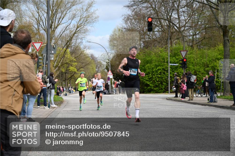12.04.2026 - 45. Internationalen Wilhelmsburger Insellauf J. Mangold http://msf.ph/oto/9507845 12.04.2026 12:49:28 Ziel 5711, 5566, 3816, 5335, 3612, 2403, 5793, 5527, 4505, 5146 meine-sportfotos.de