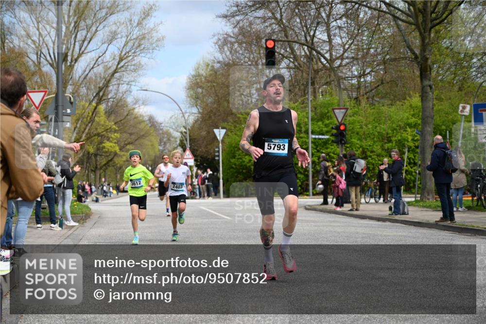 12.04.2026 - 45. Internationalen Wilhelmsburger Insellauf J. Mangold http://msf.ph/oto/9507852 12.04.2026 12:49:29 Ziel 5711, 5566, 3816, 5335, 3612, 2403, 5793, 5527, 4505, 5146 meine-sportfotos.de