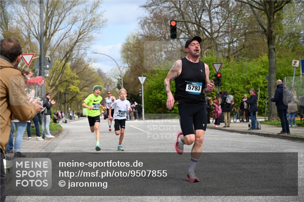 12.04.2026 - 45. Internationalen Wilhelmsburger Insellauf J. Mangold http://msf.ph/oto/9507855 12.04.2026 12:49:29 Ziel 5711, 5566, 3816, 5335, 3612, 2403, 5793, 5527, 4505, 5146 meine-sportfotos.de