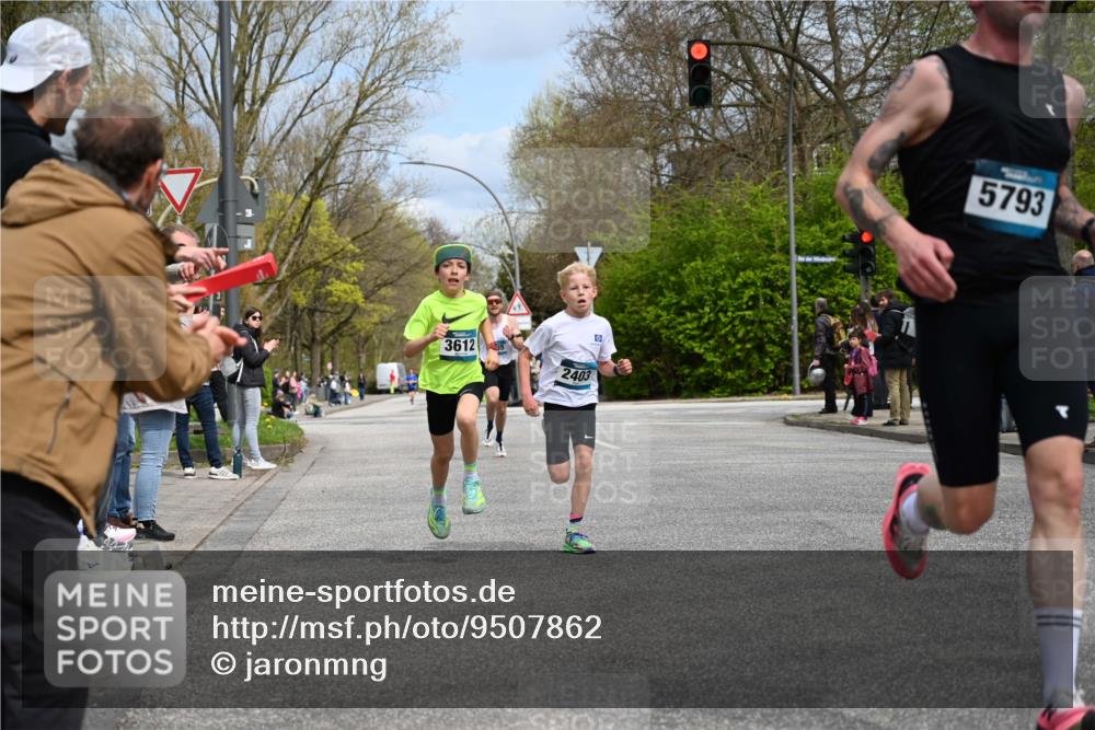 12.04.2026 - 45. Internationalen Wilhelmsburger Insellauf J. Mangold http://msf.ph/oto/9507862 12.04.2026 12:49:30 Ziel 5566, 3816, 5335, 3612, 2403, 5793, 5527, 5527, 4505, 5146, 5280 meine-sportfotos.de