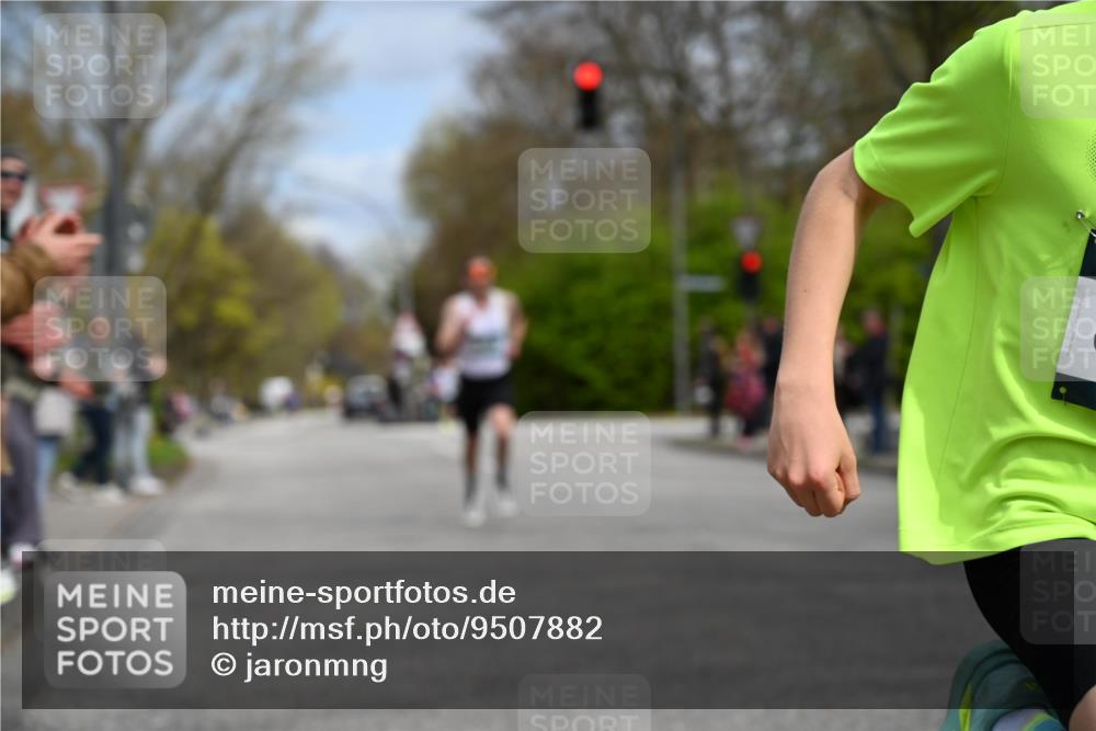 12.04.2026 - 45. Internationalen Wilhelmsburger Insellauf J. Mangold http://msf.ph/oto/9507882 12.04.2026 12:49:32 Ziel 5566, 3816, 5335, 3612, 2403, 5793, 5527, 4505, 5146, 5146, 5280, 5483 meine-sportfotos.de