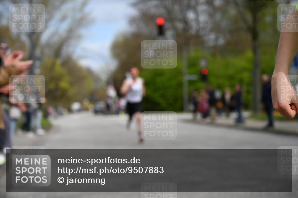 12.04.2026 - 45. Internationalen Wilhelmsburger Insellauf J. Mangold http://msf.ph/oto/9507883 12.04.2026 12:49:32 Ziel 5566, 3816, 5335, 3612, 2403, 5793, 5527, 4505, 5146, 5146, 5280, 5483 meine-sportfotos.de