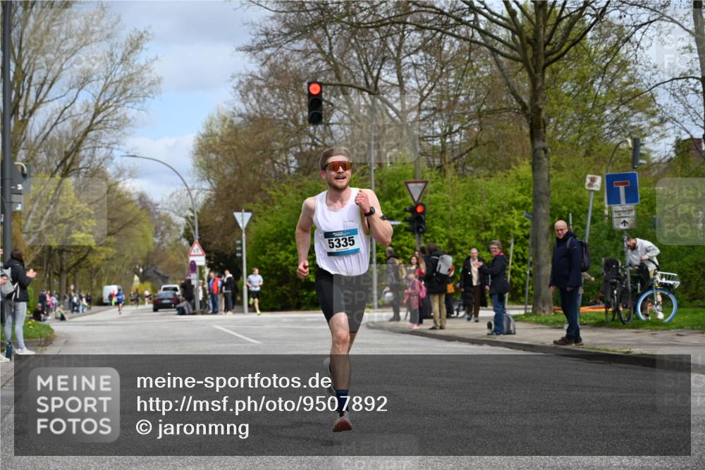 12.04.2026 - 45. Internationalen Wilhelmsburger Insellauf J. Mangold http://msf.ph/oto/9507892 12.04.2026 12:49:33 Ziel 5566, 3816, 5335, 3612, 2403, 5793, 5527, 4505, 5146, 5280, 5483 meine-sportfotos.de