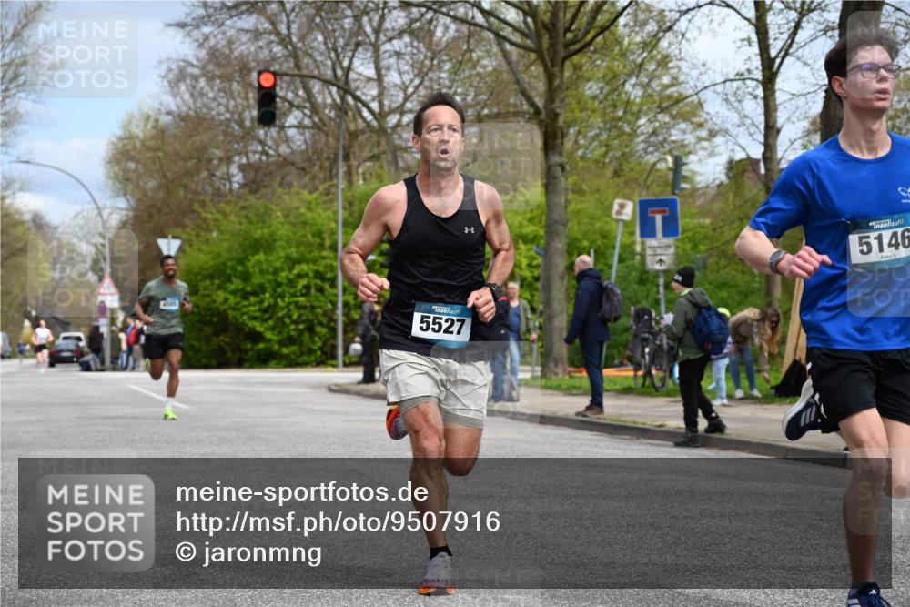 12.04.2026 - 45. Internationalen Wilhelmsburger Insellauf J. Mangold http://msf.ph/oto/9507916 12.04.2026 12:49:54 Ziel 5527, 4505, 5146, 5280, 5280, 5483, 2734, 5601, 5659, 5678 meine-sportfotos.de