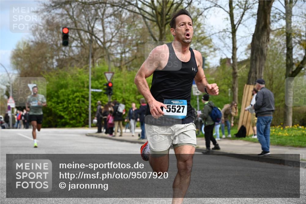12.04.2026 - 45. Internationalen Wilhelmsburger Insellauf J. Mangold http://msf.ph/oto/9507920 12.04.2026 12:49:54 Ziel 5527, 4505, 5146, 5280, 5280, 5483, 2734, 5601, 5659, 5678 meine-sportfotos.de