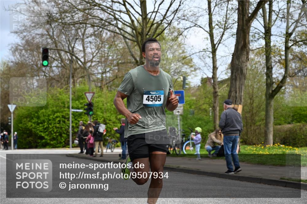 12.04.2026 - 45. Internationalen Wilhelmsburger Insellauf J. Mangold http://msf.ph/oto/9507934 12.04.2026 12:49:57 Ziel 5527, 4505, 5146, 5280, 5483, 2734, 5601, 5659, 5678 meine-sportfotos.de