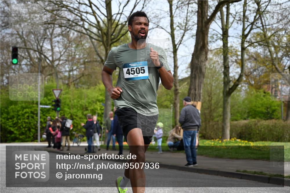 12.04.2026 - 45. Internationalen Wilhelmsburger Insellauf J. Mangold http://msf.ph/oto/9507936 12.04.2026 12:49:57 Ziel 5527, 4505, 5146, 5280, 5483, 2734, 5601, 5659, 5678 meine-sportfotos.de