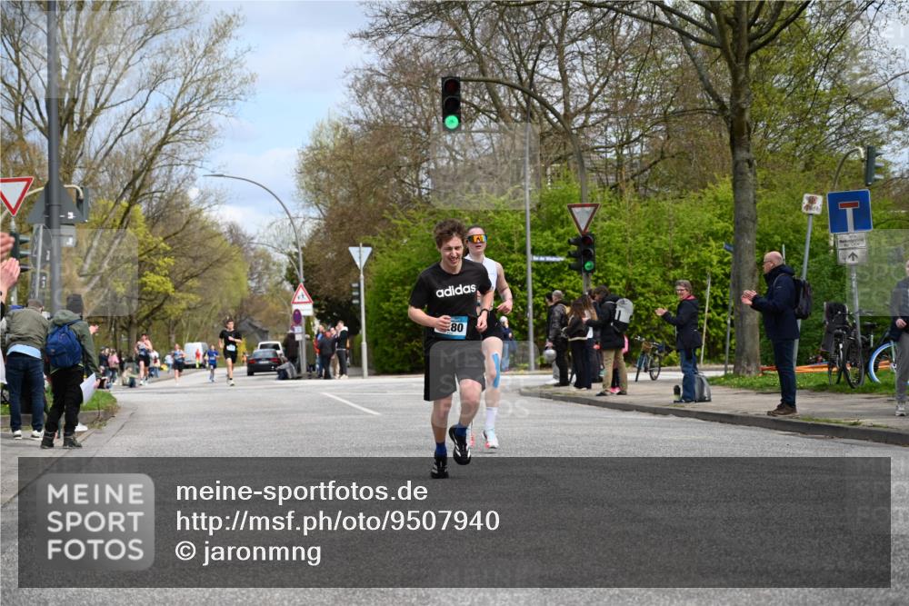 12.04.2026 - 45. Internationalen Wilhelmsburger Insellauf J. Mangold http://msf.ph/oto/9507940 12.04.2026 12:50:04 Ziel 5527, 4505, 5146, 5280, 5483, 2734, 2734, 5601, 5659, 5678 meine-sportfotos.de