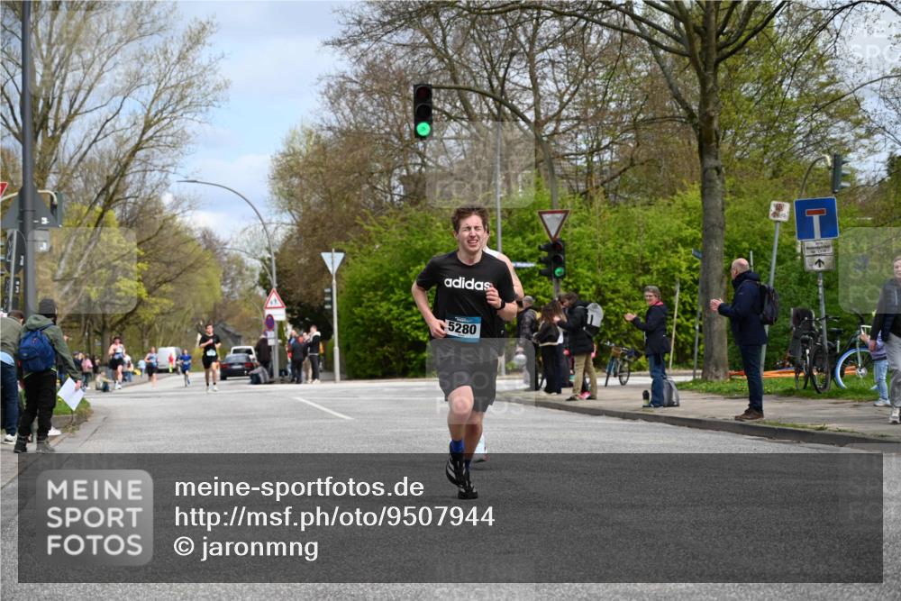 12.04.2026 - 45. Internationalen Wilhelmsburger Insellauf J. Mangold http://msf.ph/oto/9507944 12.04.2026 12:50:04 Ziel 5527, 4505, 5146, 5280, 5483, 2734, 2734, 5601, 5659, 5678 meine-sportfotos.de