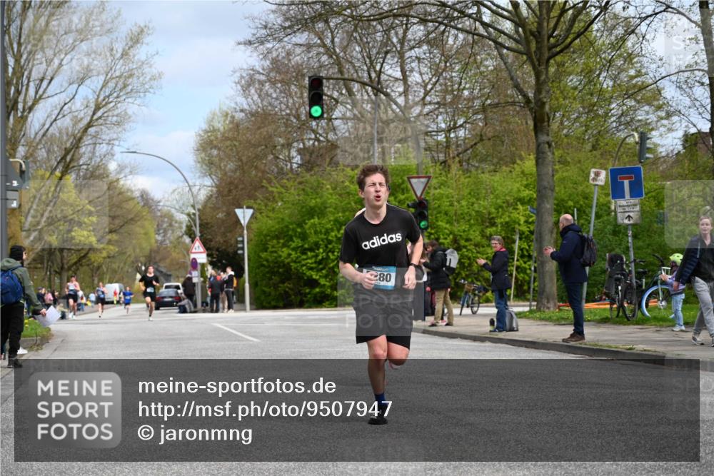 12.04.2026 - 45. Internationalen Wilhelmsburger Insellauf J. Mangold http://msf.ph/oto/9507947 12.04.2026 12:50:05 Ziel 5527, 4505, 5146, 5280, 5483, 2734, 5601, 5659, 5678 meine-sportfotos.de
