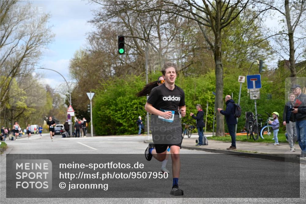 12.04.2026 - 45. Internationalen Wilhelmsburger Insellauf J. Mangold http://msf.ph/oto/9507950 12.04.2026 12:50:05 Ziel 5527, 4505, 5146, 5280, 5483, 2734, 5601, 5659, 5678 meine-sportfotos.de