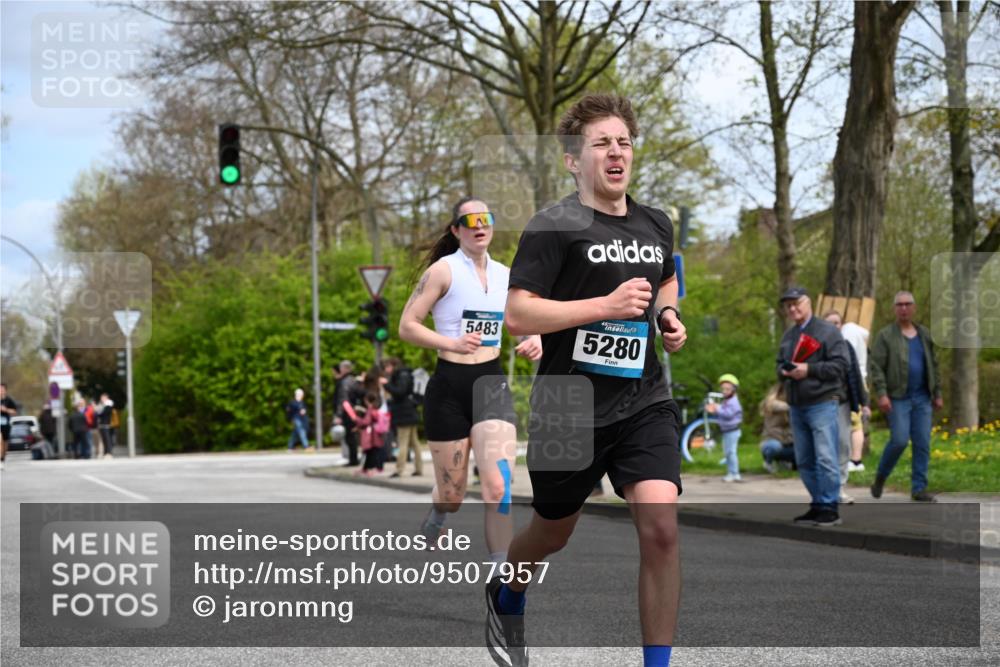 12.04.2026 - 45. Internationalen Wilhelmsburger Insellauf J. Mangold http://msf.ph/oto/9507957 12.04.2026 12:50:05 Ziel 5527, 4505, 5146, 5280, 5483, 2734, 5601, 5659, 5678 meine-sportfotos.de