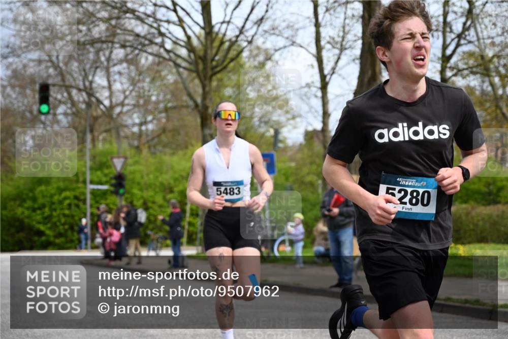 12.04.2026 - 45. Internationalen Wilhelmsburger Insellauf J. Mangold http://msf.ph/oto/9507962 12.04.2026 12:50:06 Ziel 5527, 4505, 5146, 5280, 5483, 2734, 5601, 5659, 5678 meine-sportfotos.de