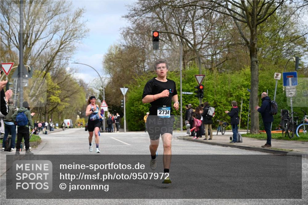 12.04.2026 - 45. Internationalen Wilhelmsburger Insellauf J. Mangold http://msf.ph/oto/9507972 12.04.2026 12:50:13 Ziel 5280, 5483, 2734, 5601, 5659, 5678, 5678, 5530, 5825 meine-sportfotos.de