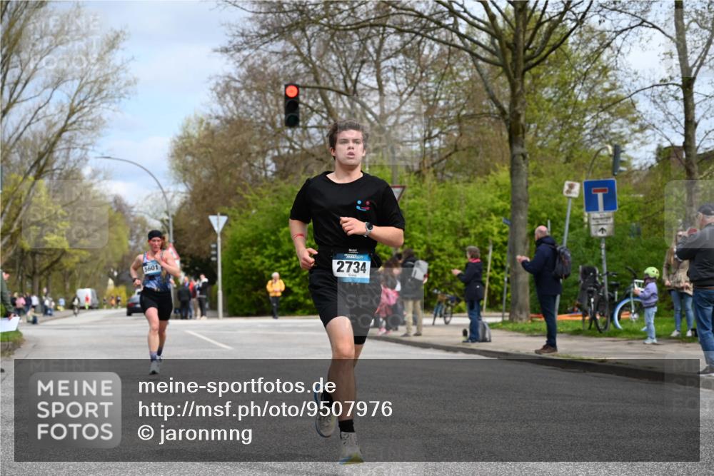 12.04.2026 - 45. Internationalen Wilhelmsburger Insellauf J. Mangold http://msf.ph/oto/9507976 12.04.2026 12:50:13 Ziel 5280, 5483, 2734, 5601, 5659, 5678, 5678, 5530, 5825 meine-sportfotos.de