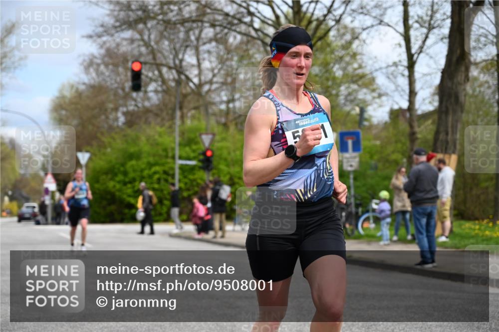 12.04.2026 - 45. Internationalen Wilhelmsburger Insellauf J. Mangold http://msf.ph/oto/9508001 12.04.2026 12:50:16 Ziel 5280, 5483, 2734, 5601, 5659, 5678, 5530, 5825, 5411 meine-sportfotos.de
