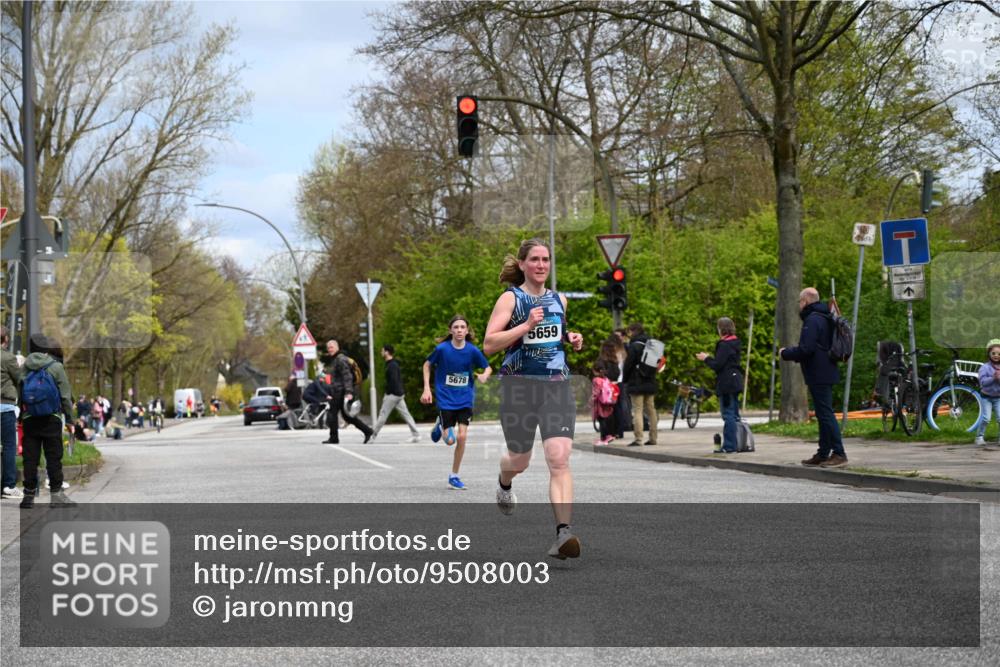 12.04.2026 - 45. Internationalen Wilhelmsburger Insellauf J. Mangold http://msf.ph/oto/9508003 12.04.2026 12:50:18 Ziel 5280, 5483, 2734, 5601, 5659, 5678, 5530, 5825, 5411 meine-sportfotos.de