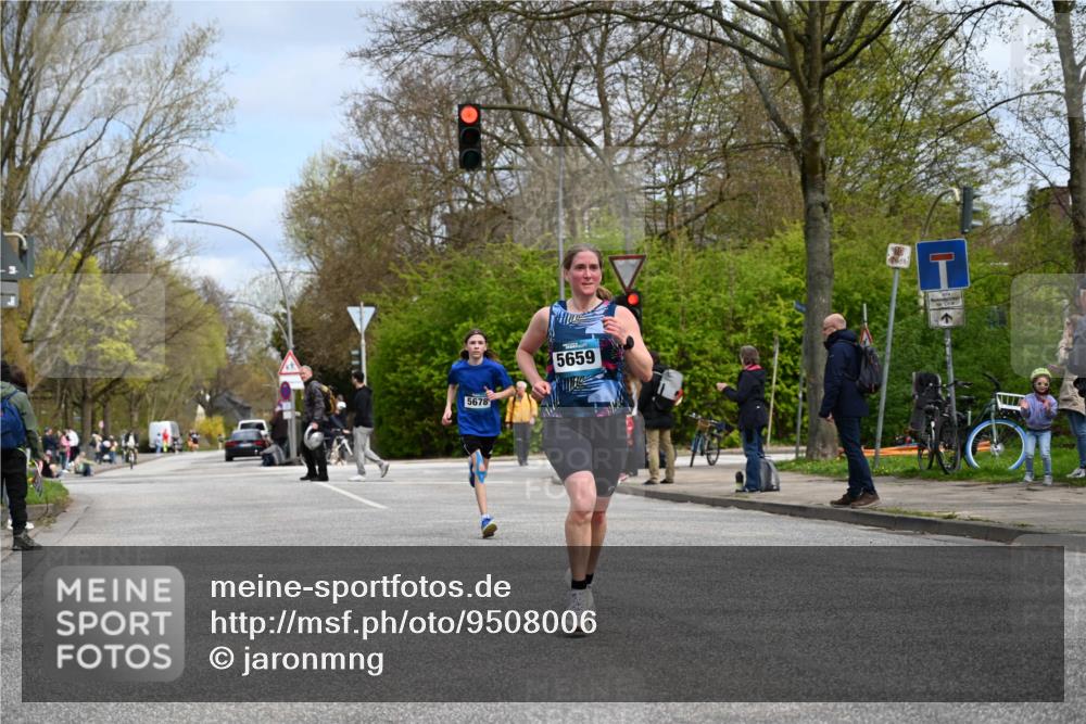 12.04.2026 - 45. Internationalen Wilhelmsburger Insellauf J. Mangold http://msf.ph/oto/9508006 12.04.2026 12:50:19 Ziel 5280, 5483, 2734, 5601, 5659, 5678, 5530, 5825, 5411 meine-sportfotos.de