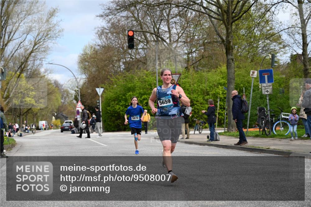 12.04.2026 - 45. Internationalen Wilhelmsburger Insellauf J. Mangold http://msf.ph/oto/9508007 12.04.2026 12:50:19 Ziel 5280, 5483, 2734, 5601, 5659, 5678, 5530, 5825, 5411 meine-sportfotos.de